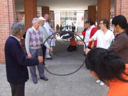 Imagen La Residencia de Mayores La Alameda disfruta ya de su semana de fiestas con una exposición de objetos antiguos