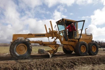 Imagen La Diputación adquiere una nueva motoniveladora para el mantenimiento de los caminos de la provincia