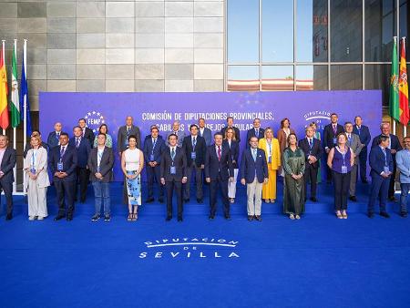 Imagen Miguel Ángel de Vicente asiste en Sevilla a la Comisión de Diputaciones Provinciales, Cabildos y Consells de la FEMP, con los residuos y las reglas fiscales como asuntos protagonistas